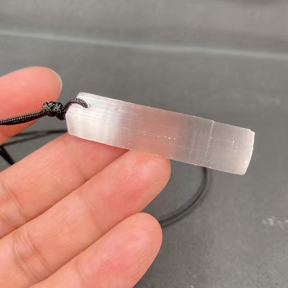 Simple Selenite necklace - Picture 6 of 8